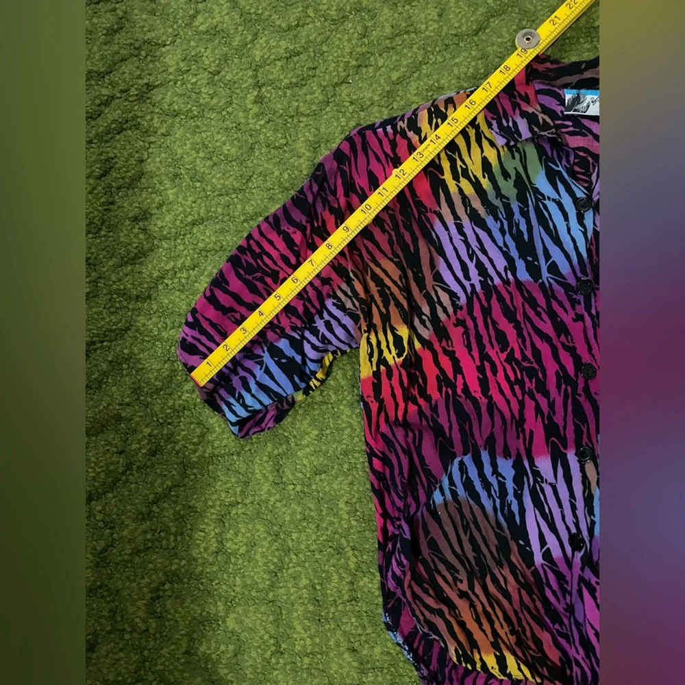 Retro Tiger Print Button-Up Shirt - Picture 8 of 8